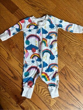 Hanna Andersson 0-3m Rainbow Zip PJ romper